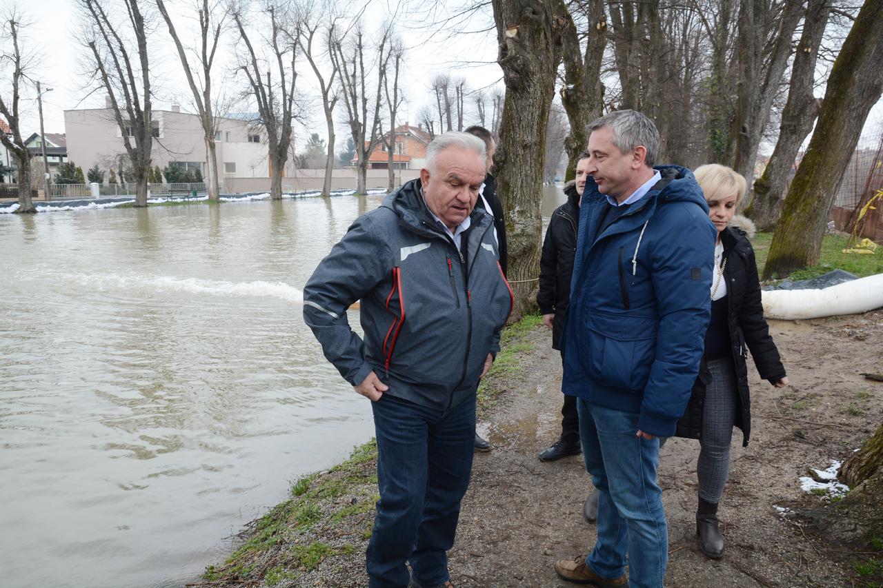 Jasenovac: Proglešeno izvanredno stanje, rekordan vodostaj Save