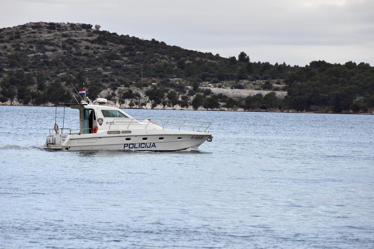 Šibenik: Brod pomorske policije u kanalu Sv. Ante