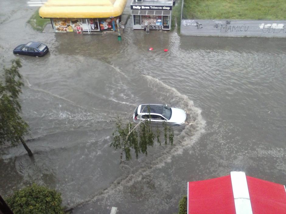 Potopljena Grižanska ulica nakon kiše