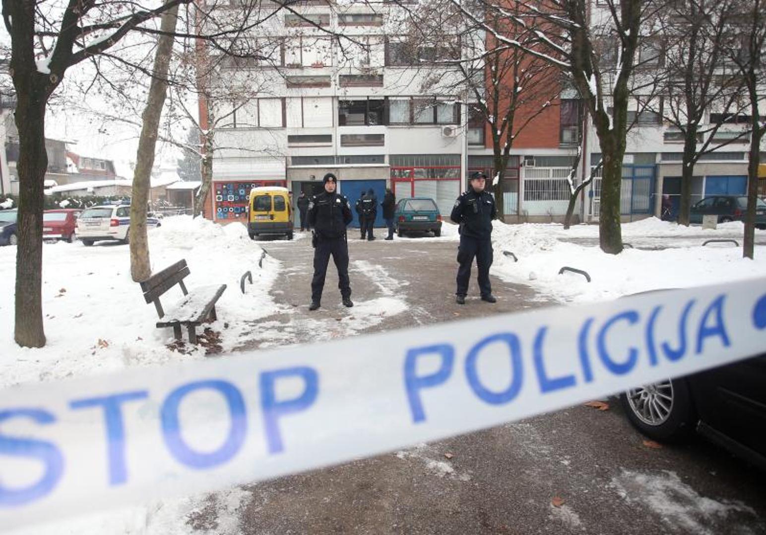Bojnik Željko Košta (50) u stanu u zagrebačkom Španskom nožem je ubio kćer (4) i suprugu Sanju (31) te potom skočio u smrt.