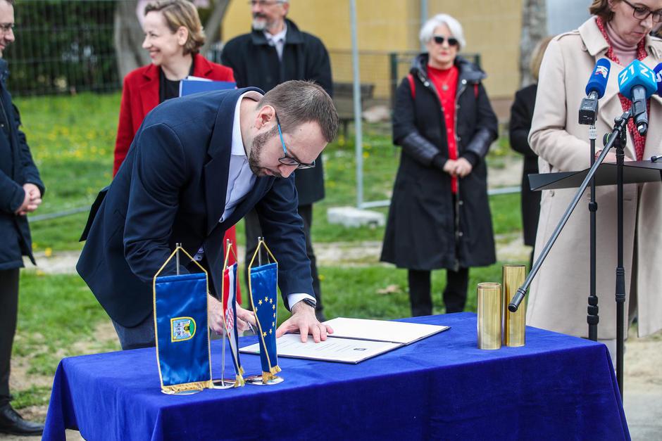 Zagreb: Gradonačelnik  Tomislav Tomašević položio kamen temeljac za izgradnju Dječjeg vrtića Zrno na Žitnjaku
