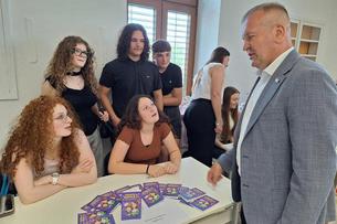 Da bi ih roditelji bolje razumjeli, đaci izdali rječnik generacije Z