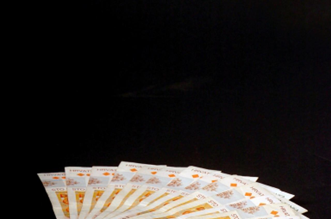 'unutrasnja..........zagreb.......21.04.2005  ilustracija za novac , hr kune i kreditne kartice  foto: IGOR KRALJ'