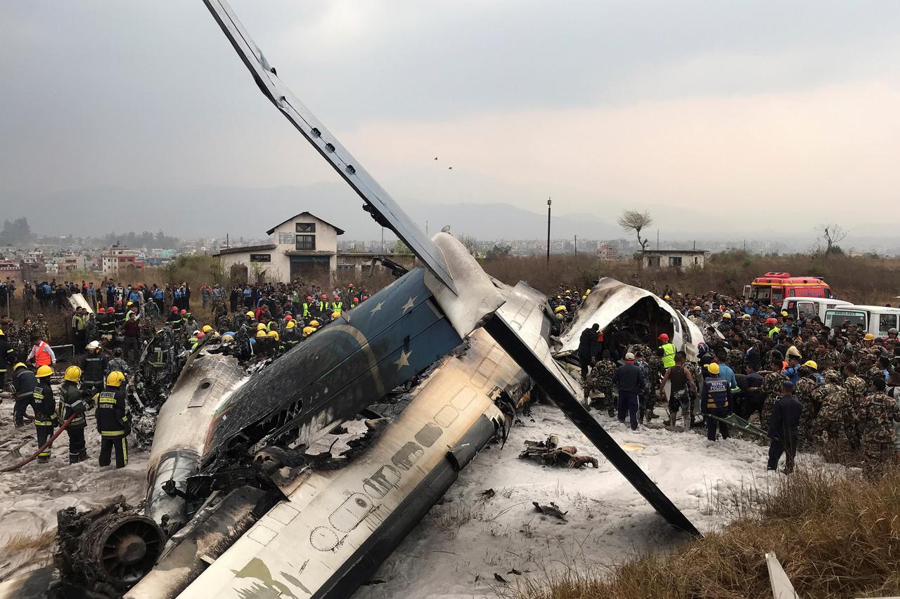 Srušio se putnički avion u Nepalu
