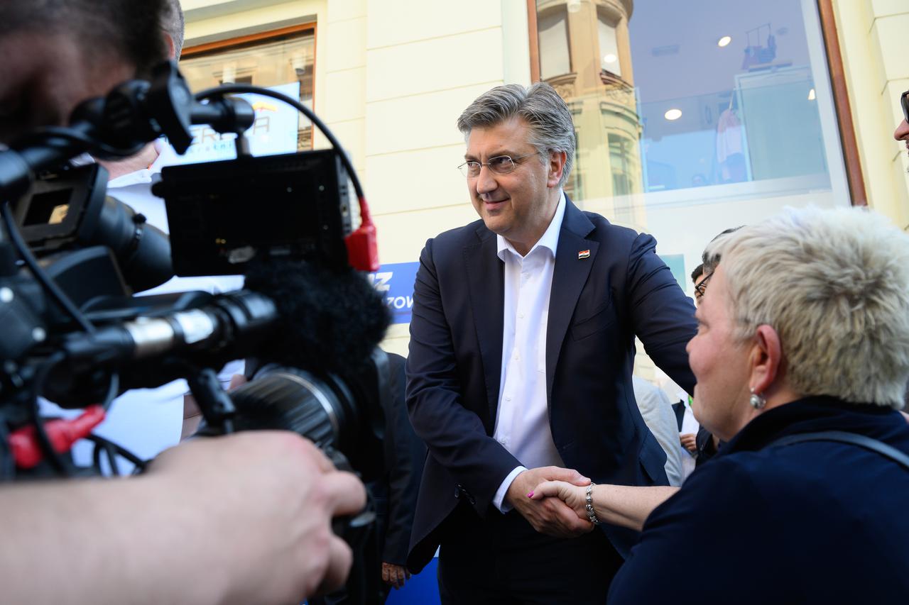 Zagreb: Andrej Plenković prošetao centrom grada