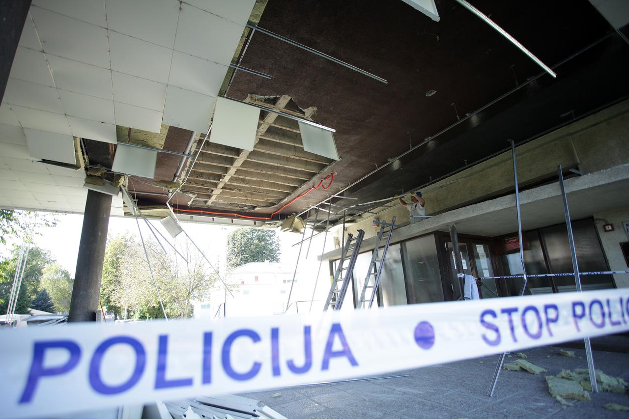 18.10.2014.,Zagreb - Sanacija srusene nadstresnice na Domu zdravlja Remetinec. Photo: Grgur Zucko/PIXSELL