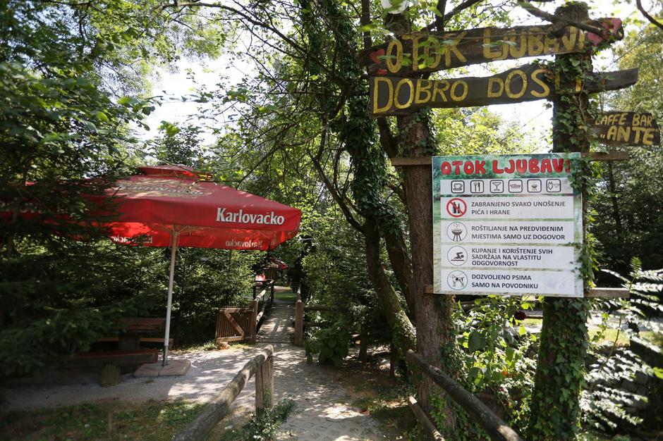 Duga Resa: Vesela livada i Otok ljubavi omiljena su mrežnička kupališta