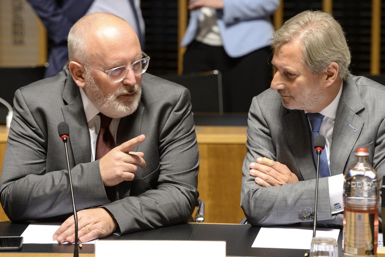 Ministri u Europskoj skupštini prije rasprava o poljskim zakonima
