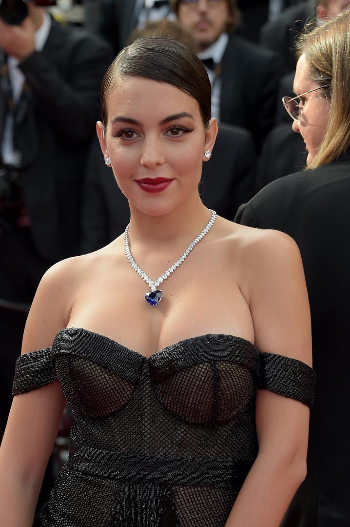 Georgina Rodriguez, 25-godišnja Argentinka koja se od 2016. godine nalazi u vezi s ponajboljim nogometašem svijeta Cristianom Ronaldom, otputovala je u utorak na Filmski festival u Cannesu.