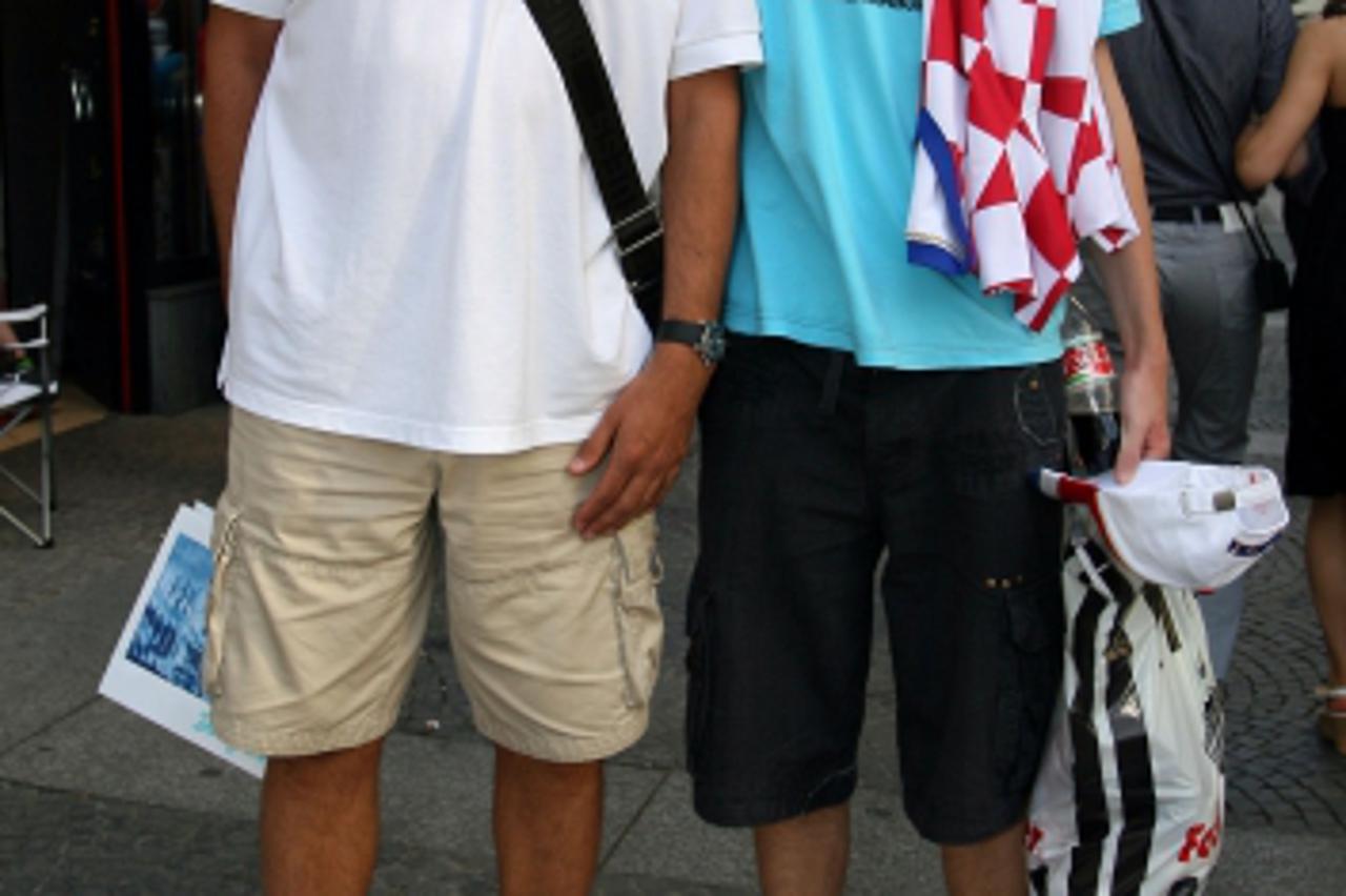 '20.06.2008.,Bec,Austria - Navijaci prije utakmice Hrvatska - Turska ,aco petrovic sa sinom Photo Dalibor Urukalovic/24sata'