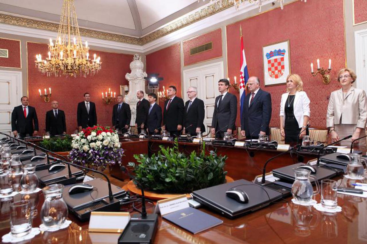 vlada,sjednica,dan državnosti (1)