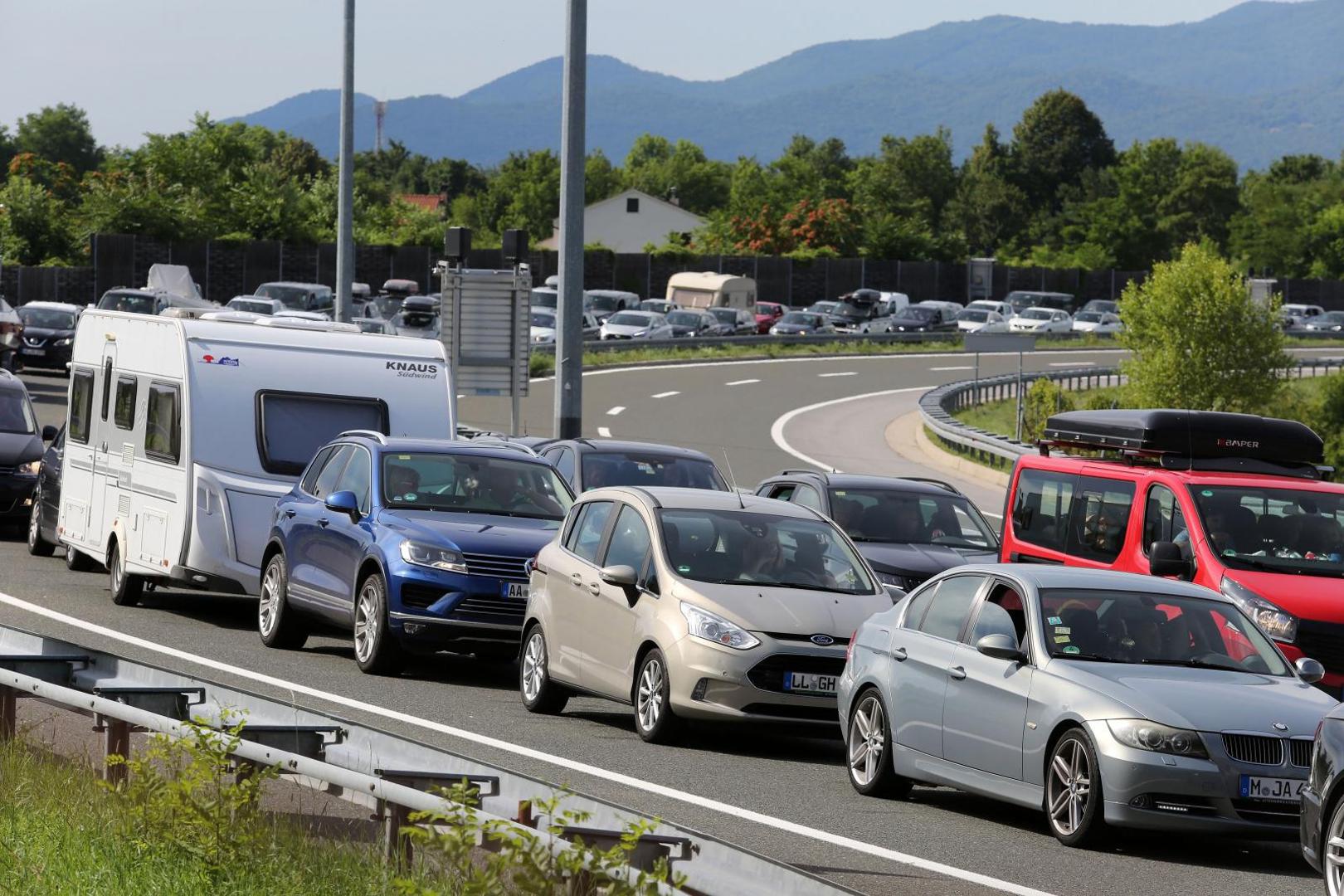 25.07.2020., Rupa - Kilometarske kolone za izlazak iz Hrvatske na granicnom prijelazu Rupa u pravcu Slovenije.
Photo: Goran Kovacic/PIXSELL
