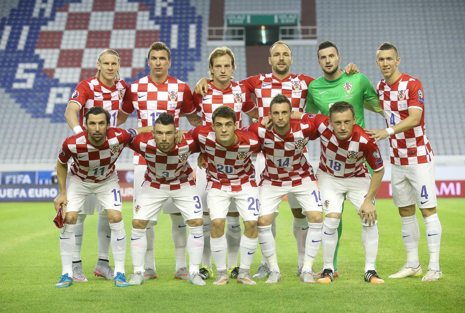 Hrvatska je u osam dosadašnjih susreta protiv Italije upisala tri pobjede i pet remija, pri tome je od šest službenih susreta Hrvatska dobila dva, a četiri su završila bez pobjednika. Posljednja međusobna utakmica završila je rezultatom 1:1, a igrala se u lipnju 2015. u Splitu, u kvalifikacijama za Euro 2016. Mario Mandžukić je donio vodstvo u 11. minuti, a u 36. minuti je izjednačio Antonio Candreva iz jedanaesterca.