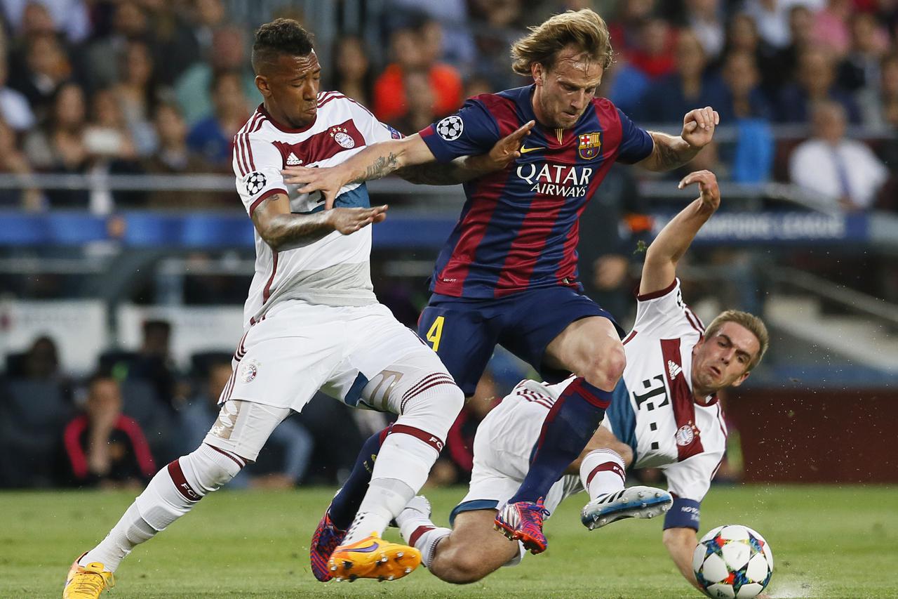 Football - FC Barcelona v Bayern Munich - UEFA Champions League Semi Final First Leg - The Nou Camp, Barcelona, Spain - 6/5/15 Barcelona's Ivan Rakitic in action with Bayern Munich's Jerome Boateng and Philipp Lahm Reuters / Albert Gea  