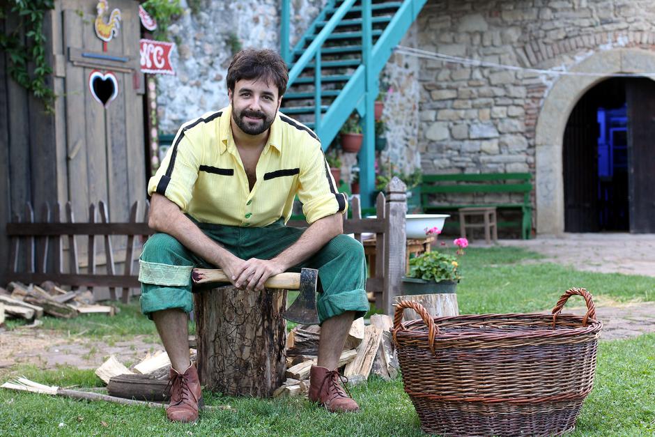 17.07.2014., Zagreb - Glumac Jan Kerekes glumi s ocem Ljubomirom u predstavi 