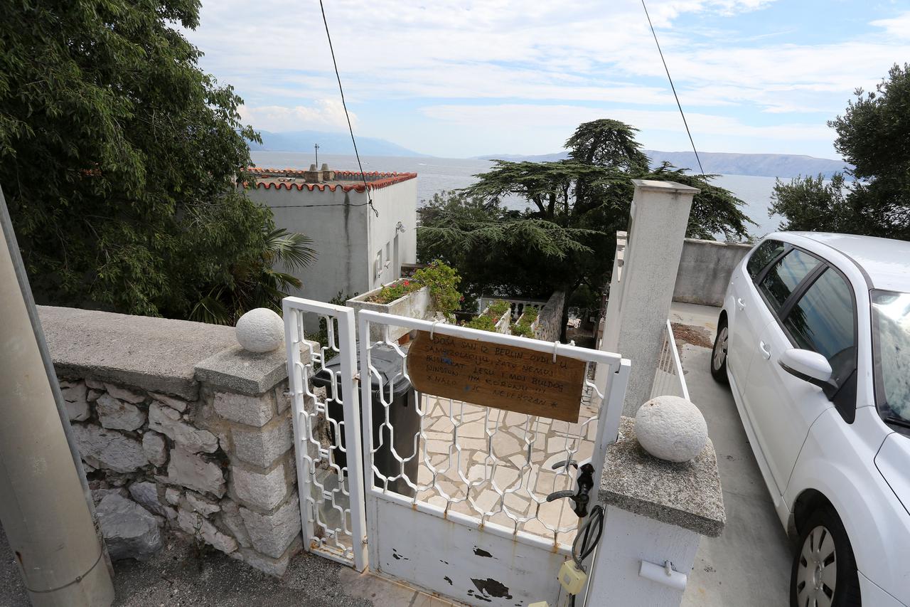 Neobična poruka upozorenja turistkinje u Novom Vinodolskom