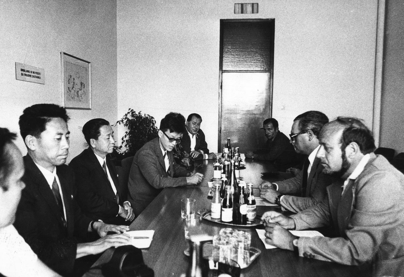 Godina 1988. donijela je Vjesniku značajan preokret: racionalizaciju i tehnološku revoluciju uvođenjem kompjuterizacije, tiskanjem u Zagrebu, Frankfurtu i Osijeku te preseljenjem redakcija vodećih dnevnika u novosagrađeni Press-centar.