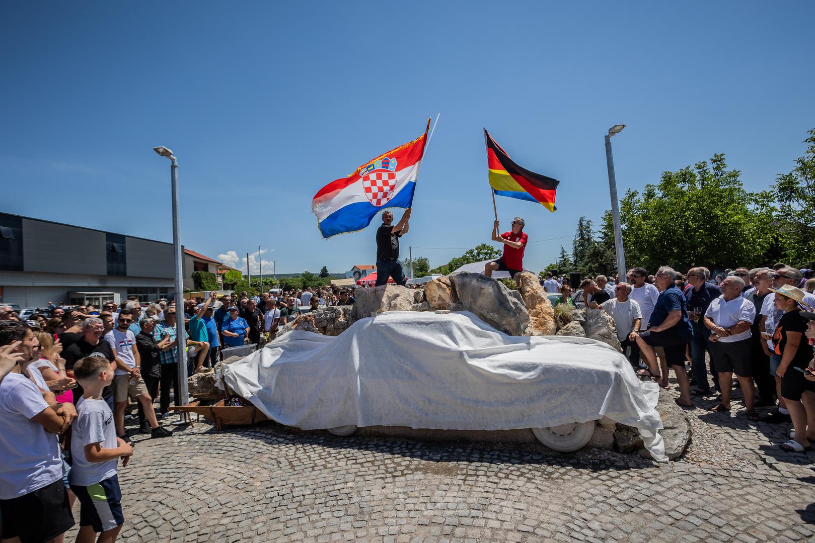 U Imotskom je održan festival Oldtimera na kojemu je otkriven spomenik gastarbajterima.