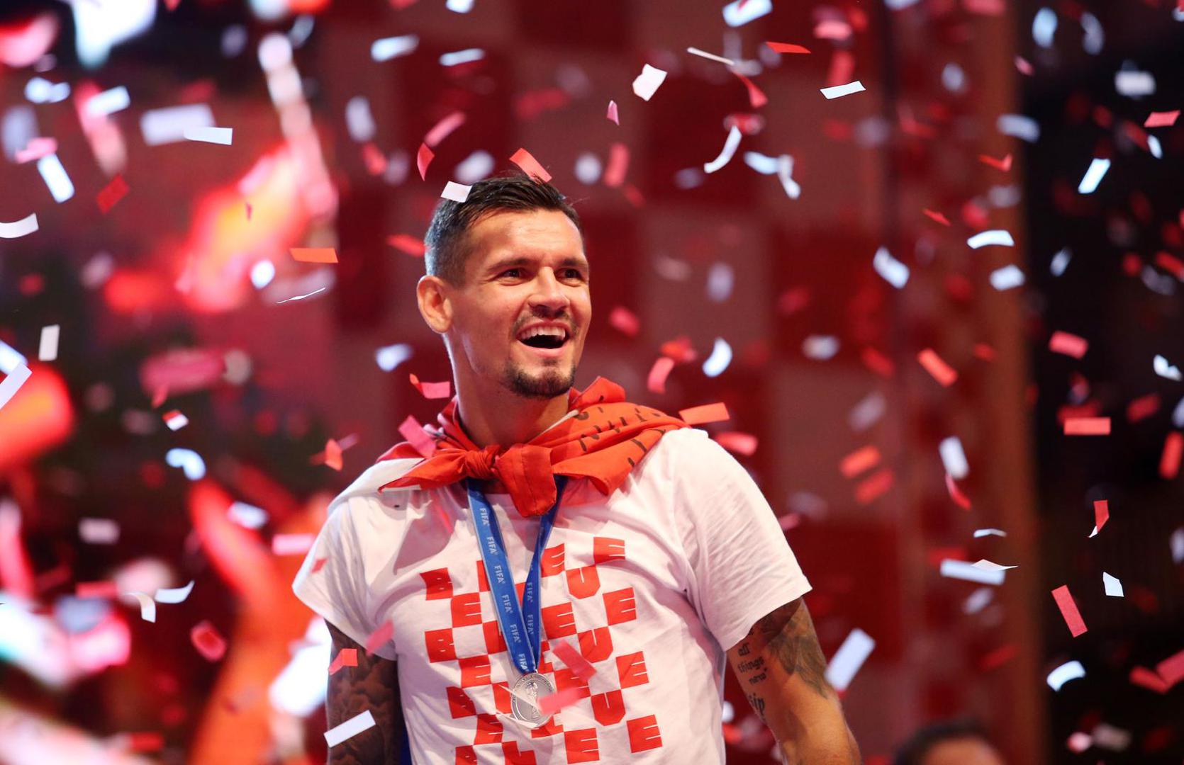 Dejan Lovren se bavi turizmom. Premda trenutačno igra u PAOK-u, već dugo ulaže novac u hotel Joel na Pagu kojeg je vlasnik. Riječ je o ugostiteljskom objektu s četiri zvjezdice, a cijena soba je u skupljim kategorijama.