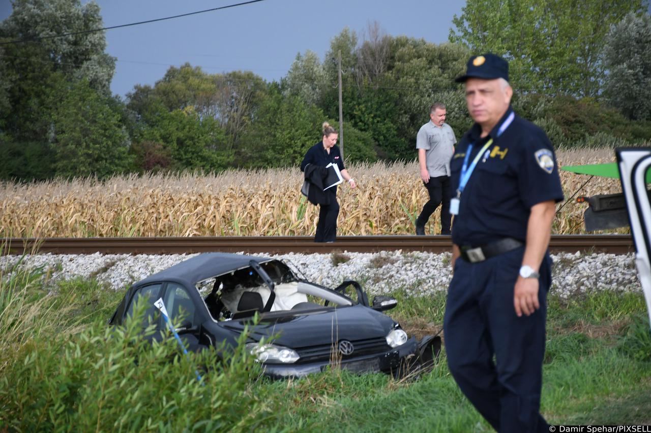 Bolfan: Potpuno uništen automobil u kojem su poginuli žena i dvoje djece