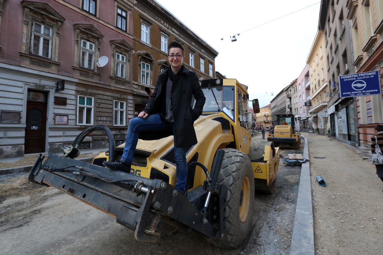 10.11.2016., Zagreb - Komicarka Marina Orsag odrasla u Gajevoj ulici. Photo: Robert Anic/PIXSELL