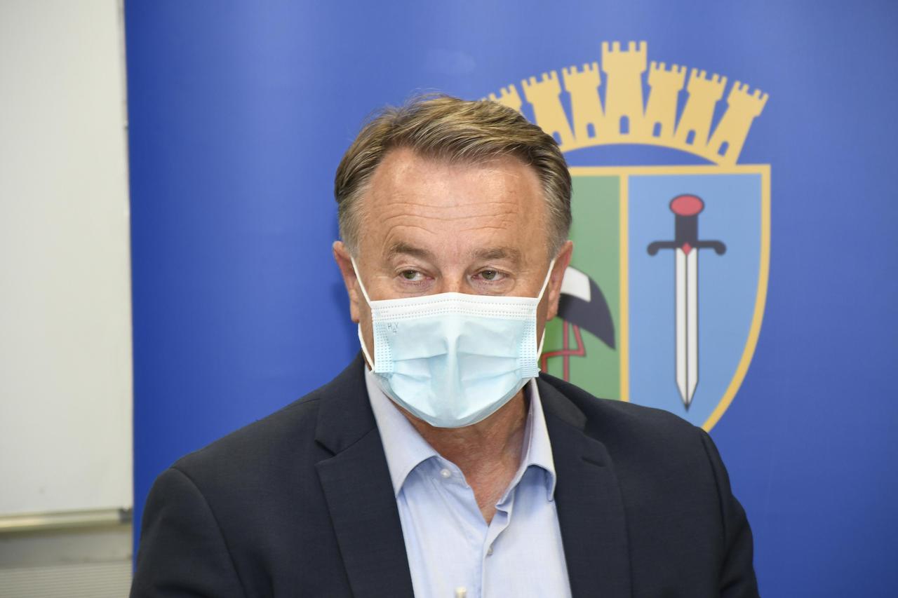 Župan Žinić uručio korisnicima ugovore o dodjeli potpora Sisačko-moslavačke županije