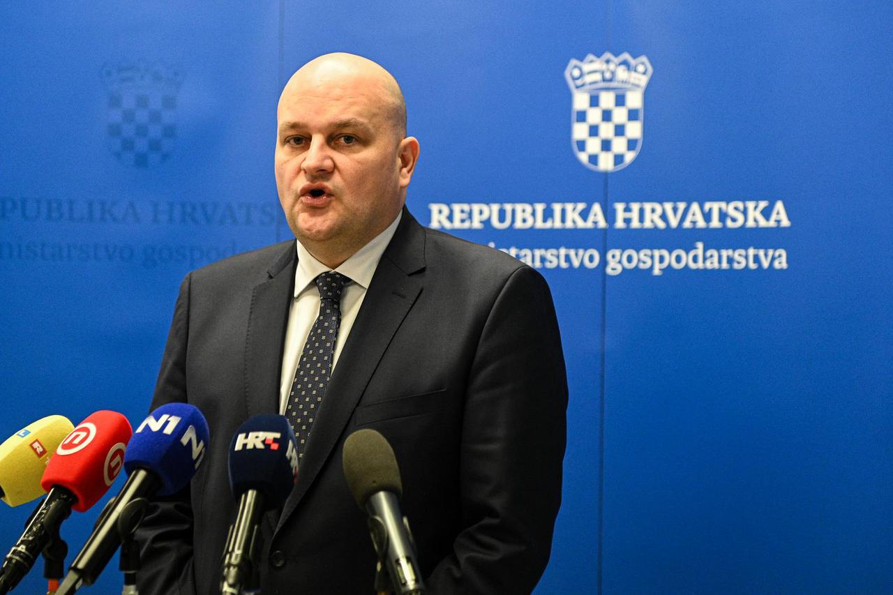 Zagreb: Ministar Ante Šušnjar obratio se medijima