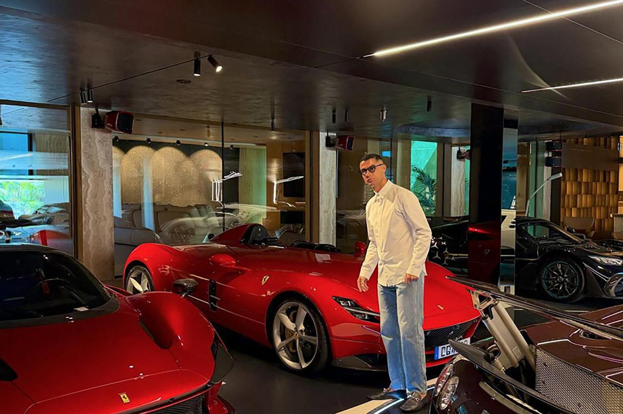 Cristiano Ronaldo pokazao dio svoje impresivne kolekcije automobila