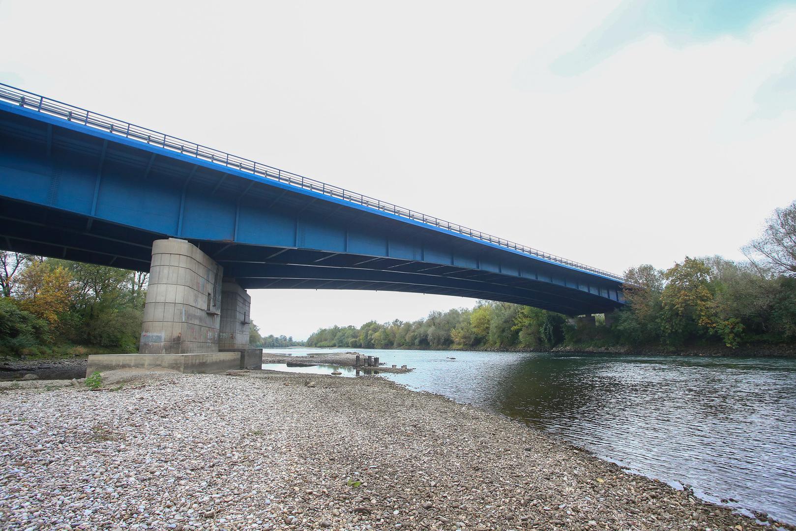 Most Zaprešić dio je zagrebačke obilaznice. Napravljen je 1980., a 2006. godine dograđena mu je nova traka za autocestu. 