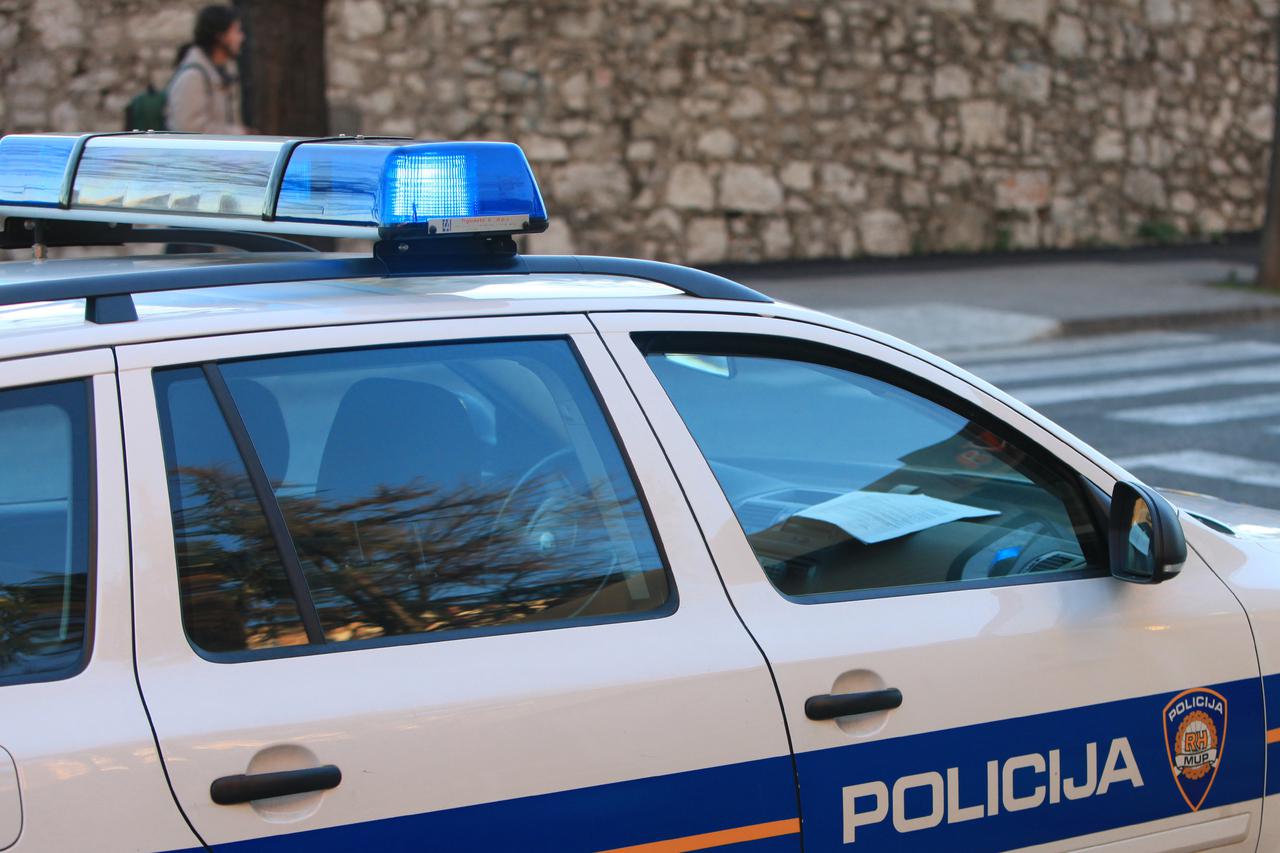 Rijeka: Motociklom oborio dvoje pješaka na pješačkom prijelazu