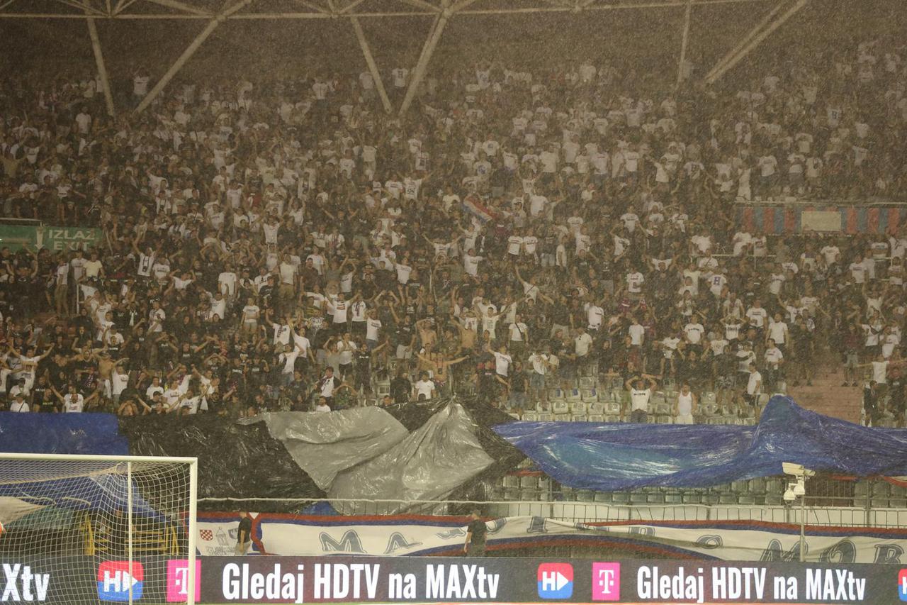 Split: Zbog obilne kiše neizvjesno vrijeme početka utakmice HNK Hajduk - NK Istra 1961
