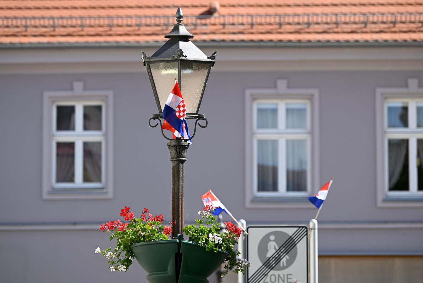 09.06.2024., Neuruppin, Njemačka - Zavrsne pripreme na gradskom trgu uoci dolaska Hrvatske nogometne reprezentacije.  Photo: Marko Lukunic/PIXSELL