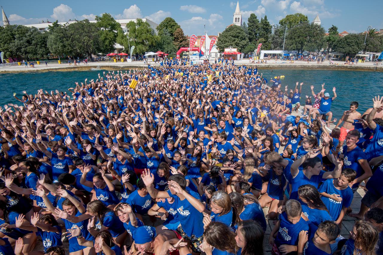 Zadar: Tri tisuće humanitaraca sudjelovalo na 12. dm millennium jumpu