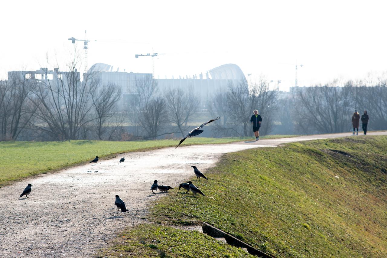 Zagreb: Sunčani dan na nasipu 