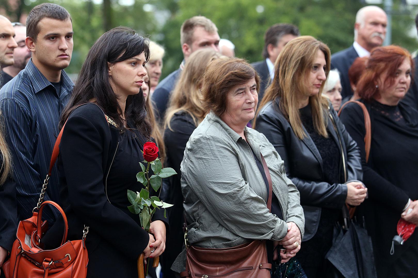 Hrvatski mediji su svojedobno pisali da je bila ustrajna u tome da se ženama zabrani pravo na pobačaj pa je tako 2016. koračala u povorci 'Za život, obitelj i Hrvatsku'.