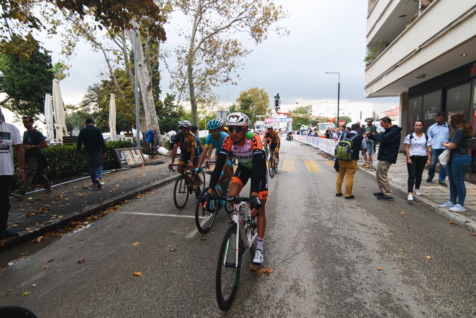 Grosu je slavio i prošle godine u Zadru, a dobro poznavanje završnih kilometara pokazao je napadom kilometar prije cilja kojim je vrlo brzo stekao 20-ak metara prednosti koje je uspio zadržati do cilja. 