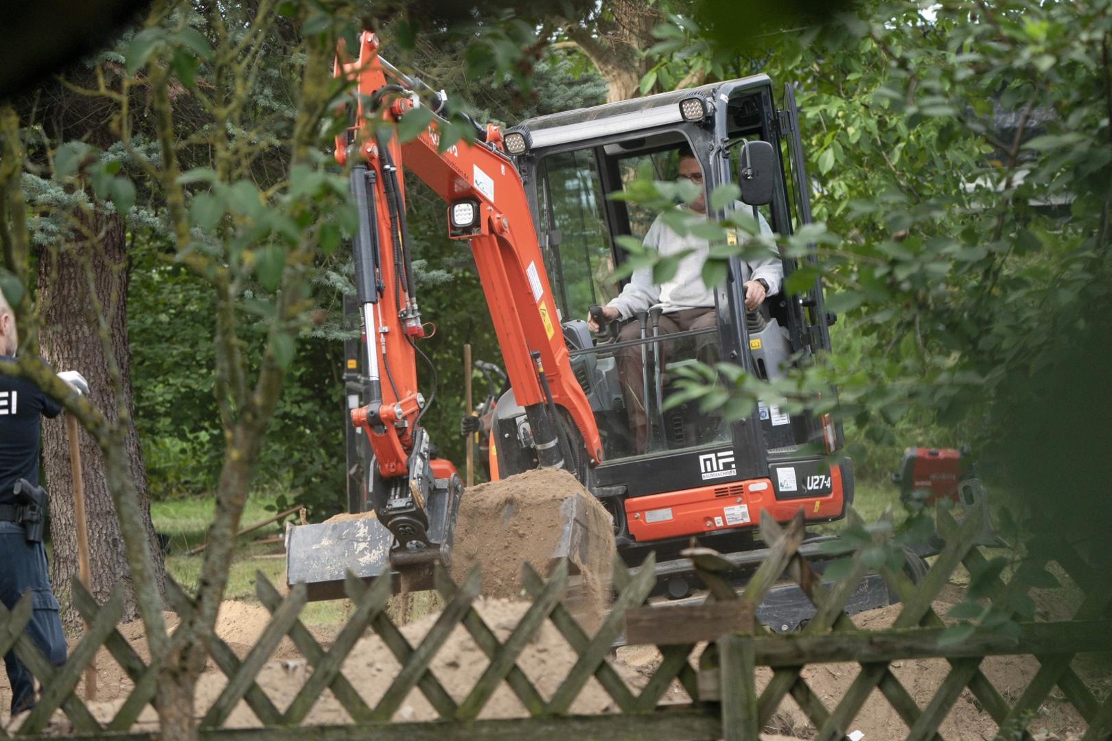 29.07.2020.  Madeleine McCann search. Police search areas in German town of Hanover 

Material must be credited "The Sun/News Licensing" unless otherwise agreed. 100% surcharge if not credited. Online rights need to be cleared separately. Strictly one time use only subject to agreement with News Licensing Photo: News Syndication/PIXSELLPhoto: NI Syndication/PIXSELL