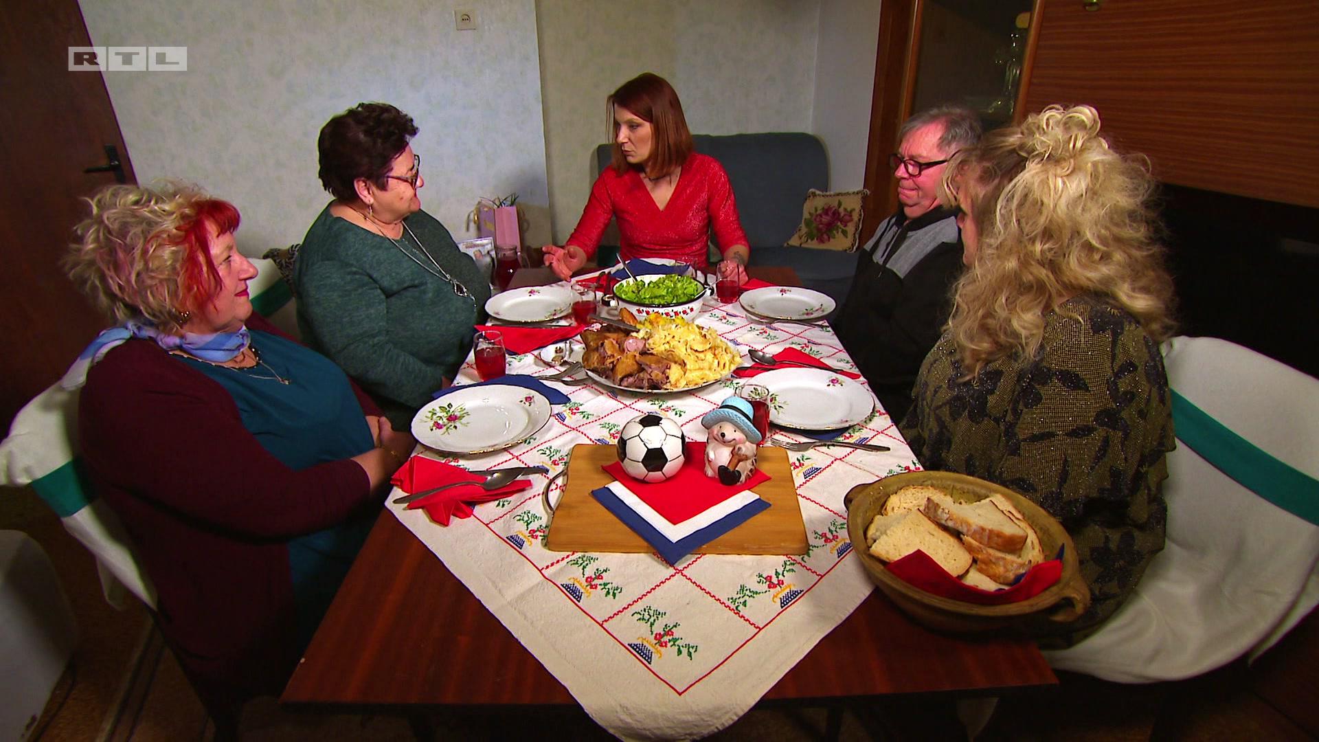 Slijedila je priprema deserta 'Sfrkana zrolana', punjene palačinke sa sirom u dvije verzije, slanoj i slatkoj, a Biserka je ispravno pretpostavila da će Ivana upravo to pripremiti za desert. Predjelo 'Šumska vila' iza naziva skrivalo je fritaju s vrganjima, što su neke gošće ispravno pretpostavile.