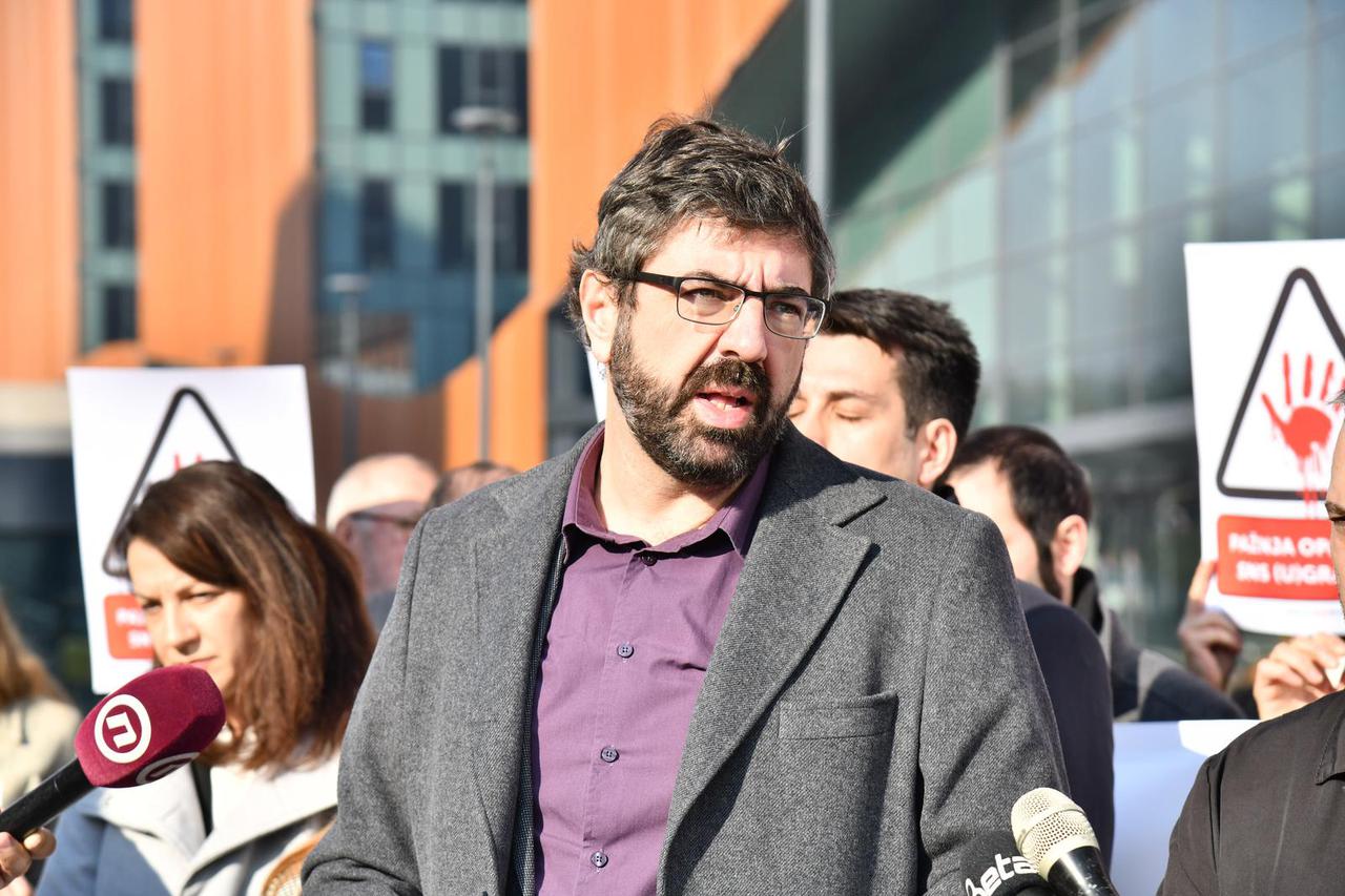 Beograd: Konferencija za medije Zeleno-lijevog fronta jer za željezničku stanicu nije izdana uporabna dozvola