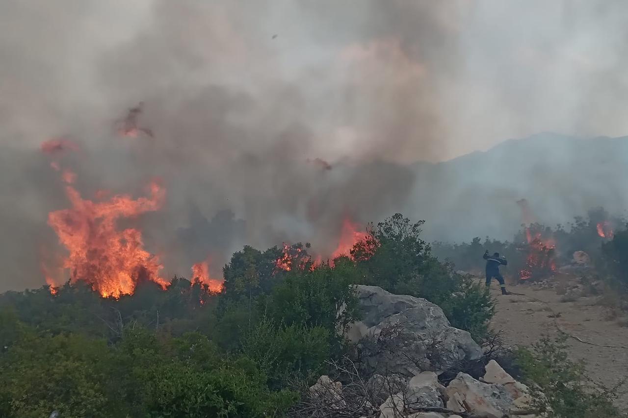 Požar u Neumu