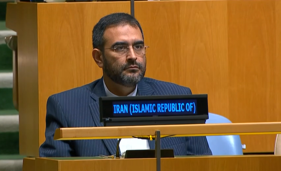Iranski diplomat sluša Trumpov govor