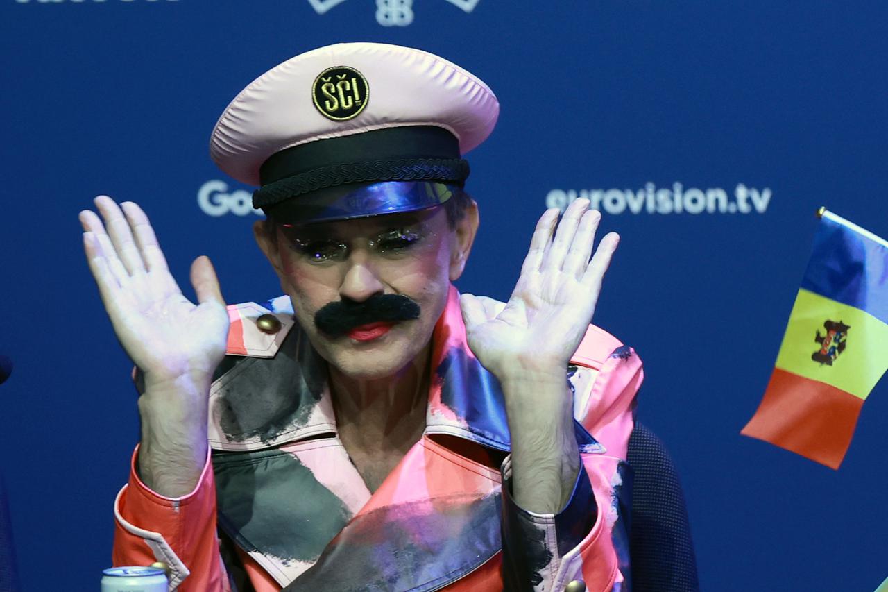 Liverpool: Dobro raspoloženi članovi grupe Let 3 zabavljali su se prije druženja u Lushu