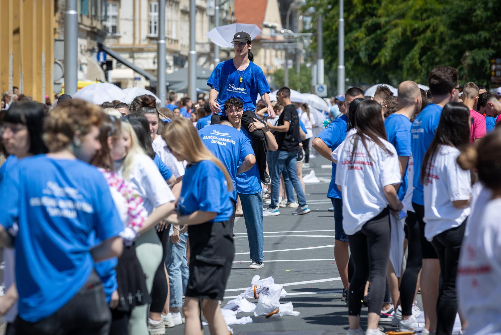 24.05.2024., Osijek - Osjecki maturanti u centru grada slavili zavrsetak skole i plesali quadrillu. Photo: Davor Javorovic/PIXSELL