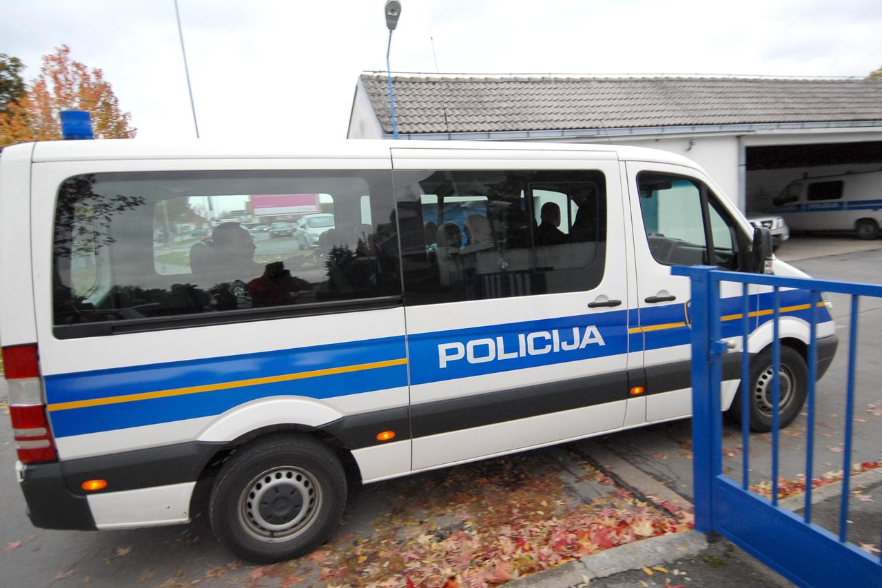 policija