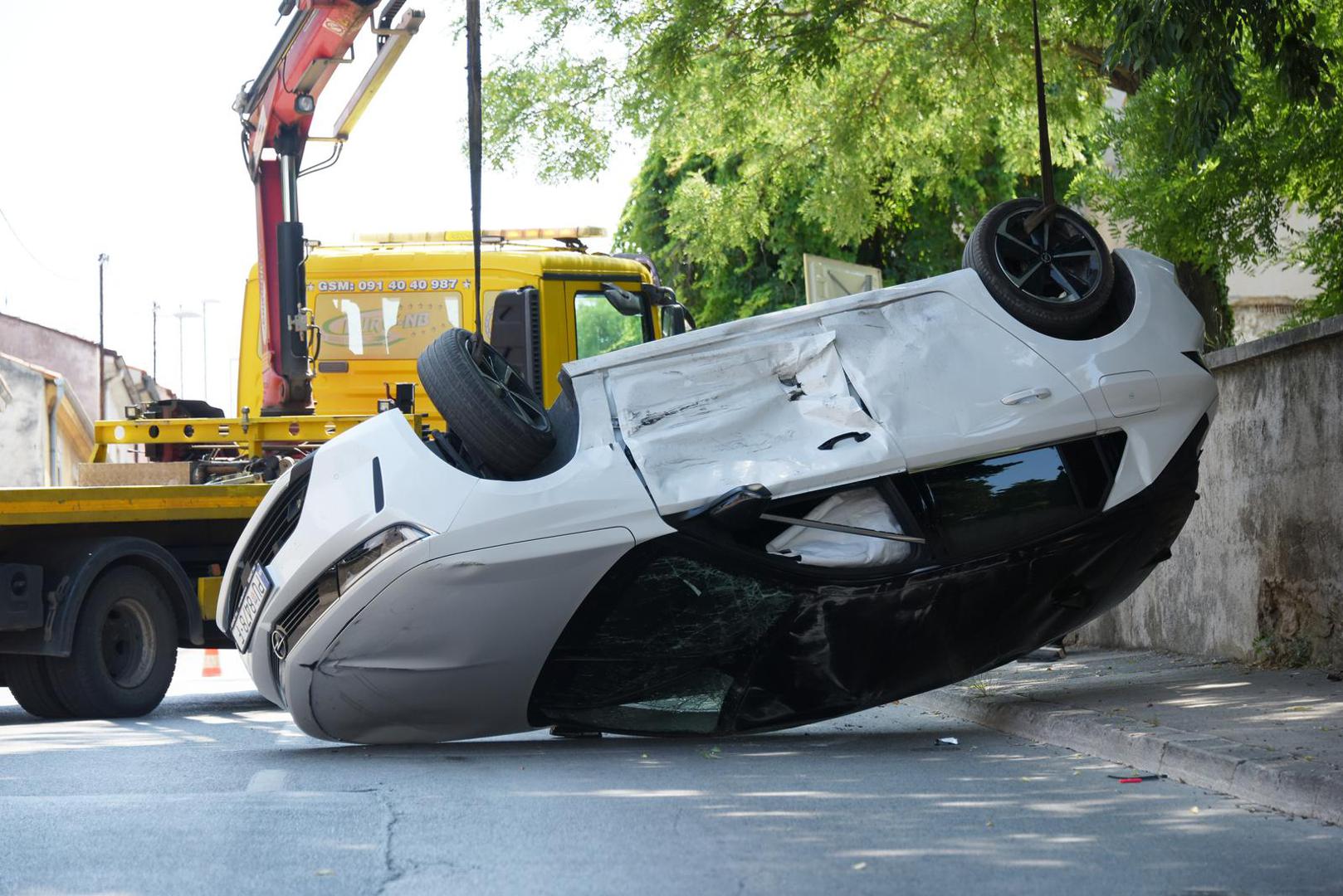 Prometna nezgoda, srećom bez ljudskih žrtava, blokirala je nakratko centar Pule, javlja Pixsell
