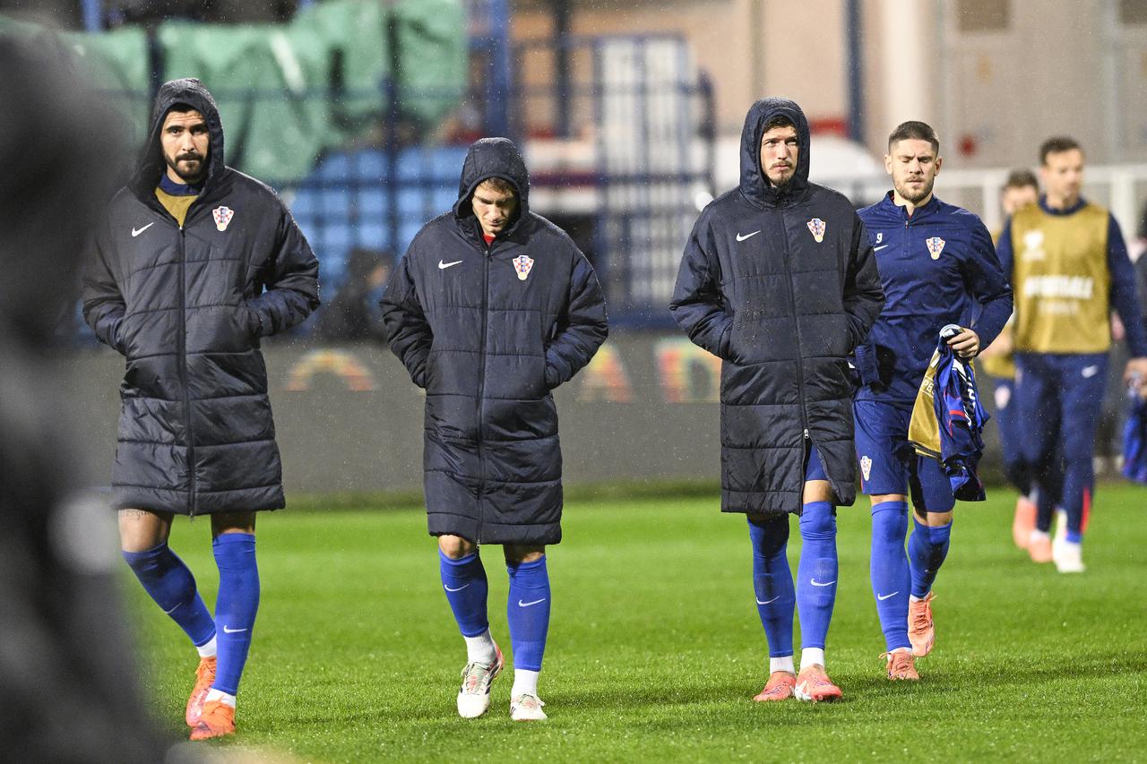 Podgorica: Zagrijavanje igrača prije početka utakmice Crna Gora - Hrvatska