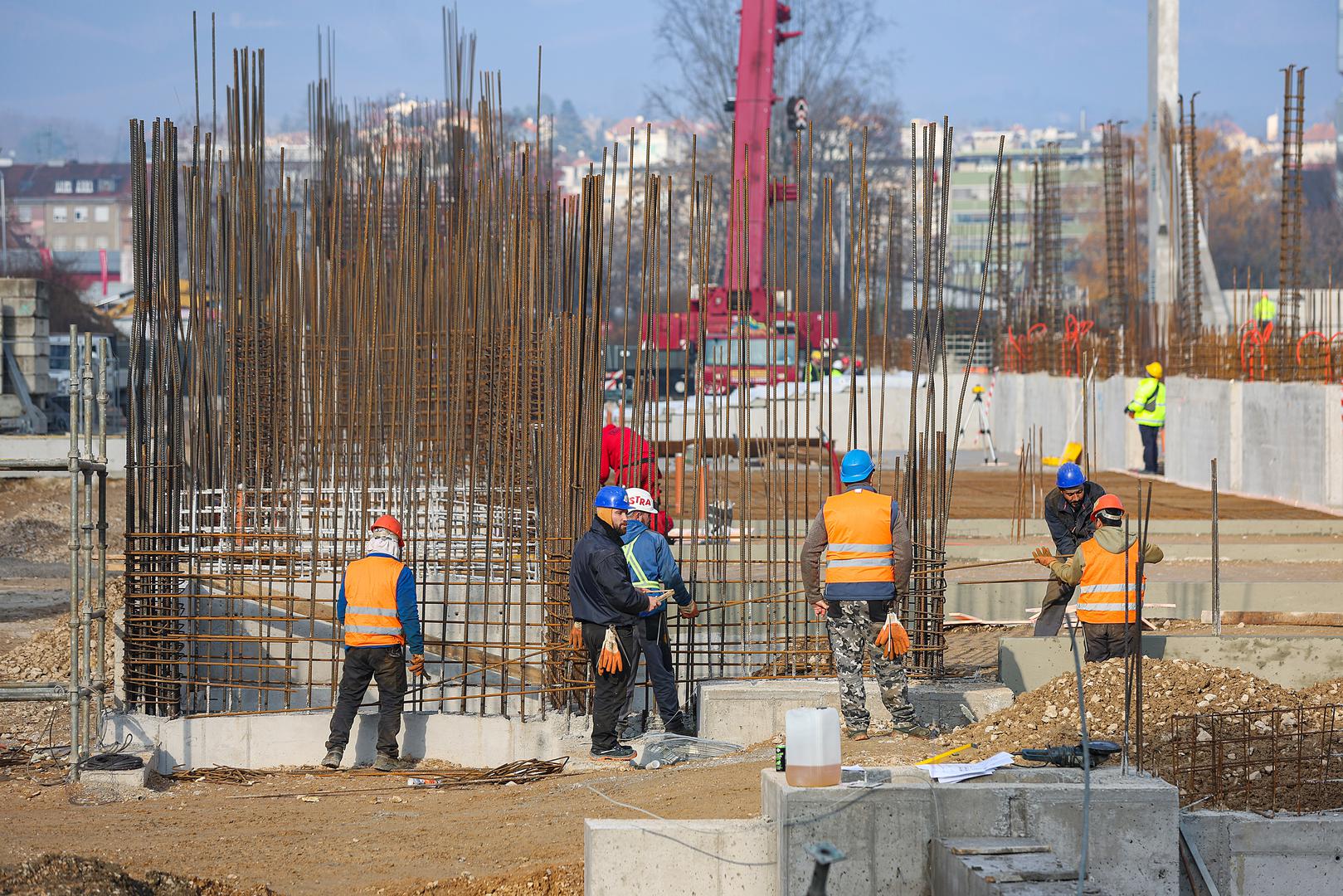 Zna se da je ukupna cijena novog stadiona odmjerena na 37.9 milijuna eura, a prihvaćena je ponuda Strabaga.