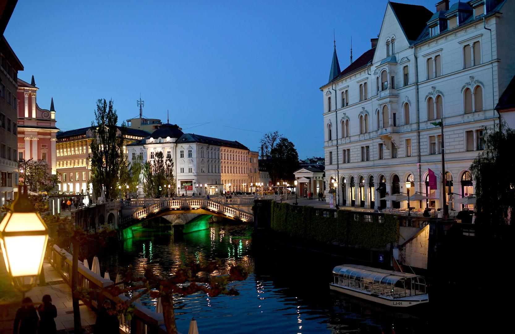 Slovenija - Slovenija, uz visoki standard života, sigurnost i političku stabilnost, pruža sigurno okruženje za svoje građane i posjetitelje.