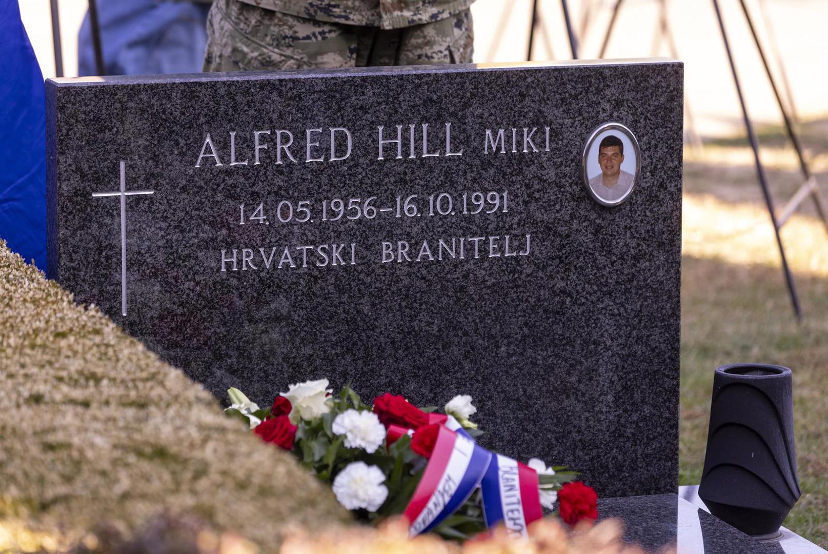 Pukovnik Alfred Hill bio je prvi zapovjednik Vojne policije u Vukovaru. I on je poginuo 16. listopada 1991. godine, tijekom obrane grada.