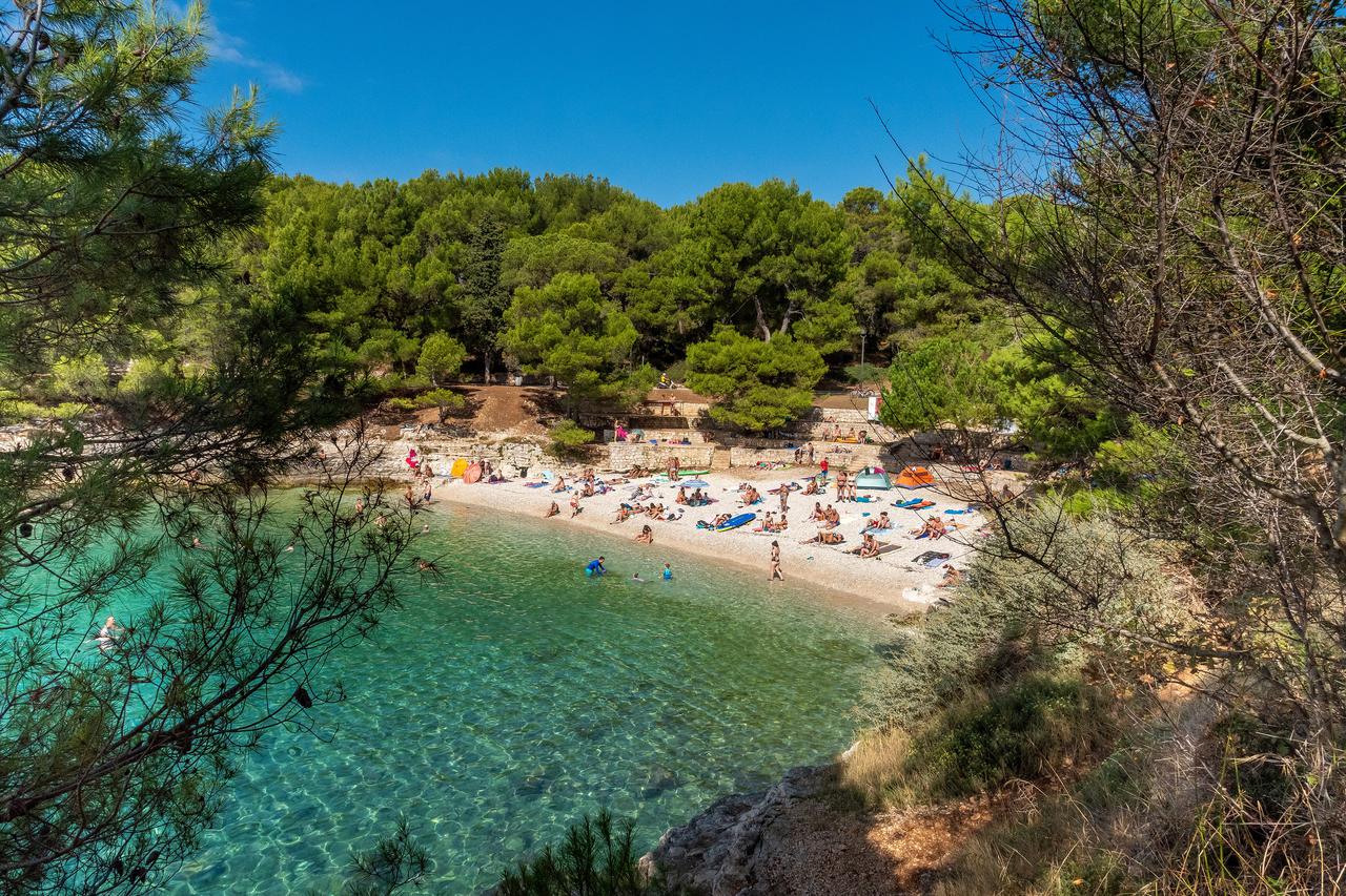 Pula: S prvim zrakama sunca nakon kiše, kupači se vratili na plaže